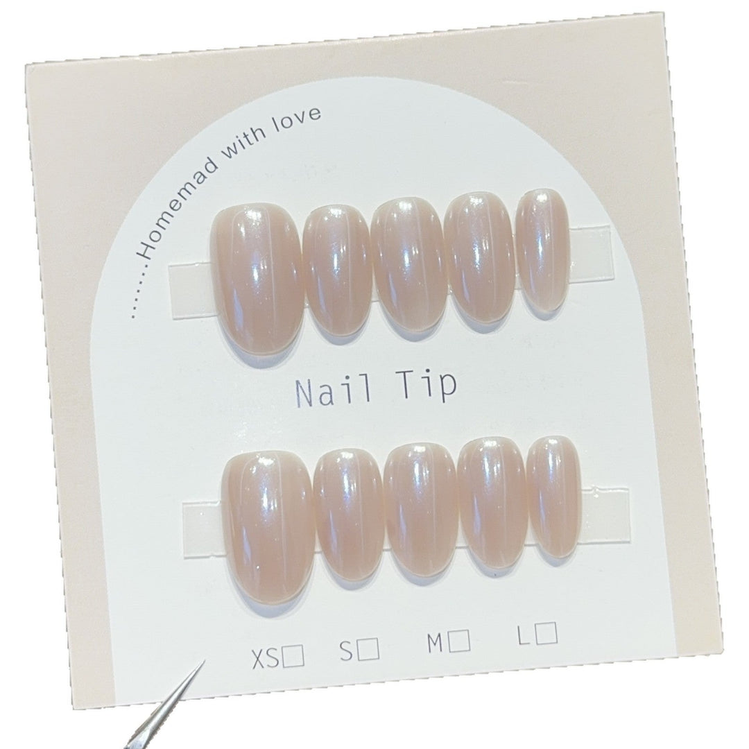 Artificial nails in a timeless elegant design Kalsten