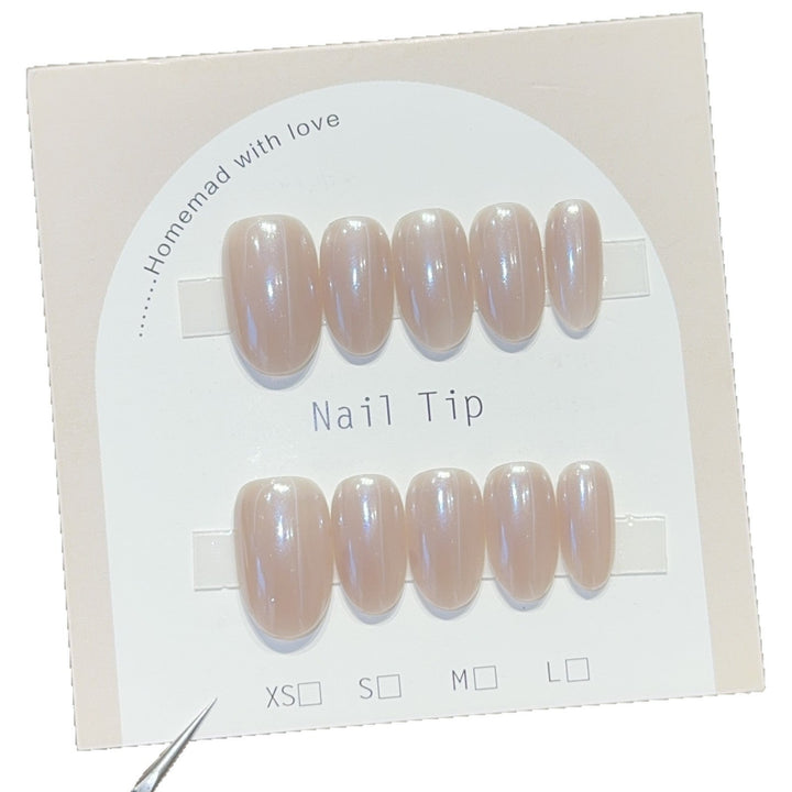 Artificial nails in a timeless elegant design Kalsten