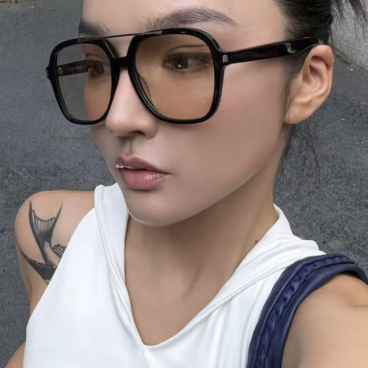 Women's square sunglasses with protective UV filter and elegant frame Kalsten