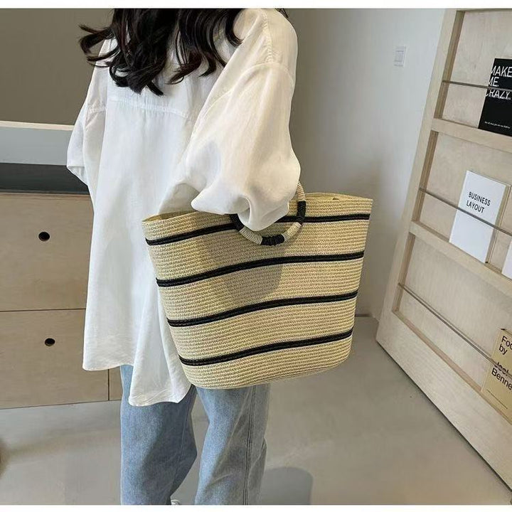 Elegant and Spacious Beach Bag Kalsten