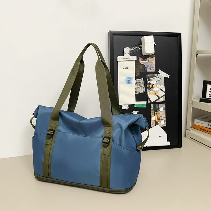 Sporty shoulder bag with water-repellent material and sturdy carrying handles Kalsten