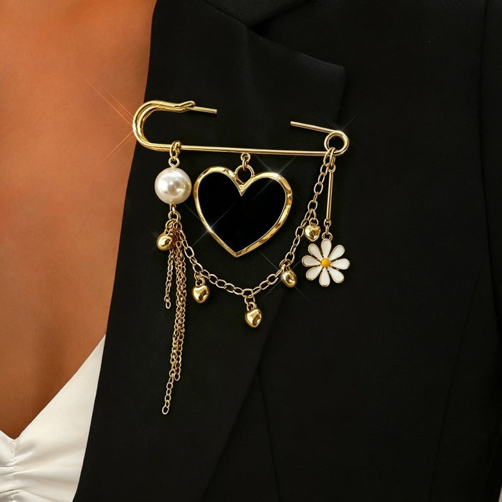 Elegant safety pin pendant Kalsten