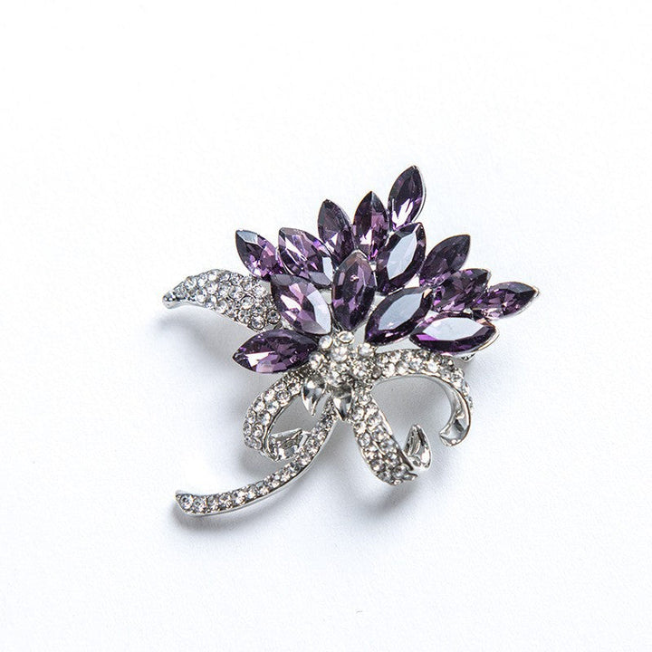 Sparkling brooch with floral design Kalsten