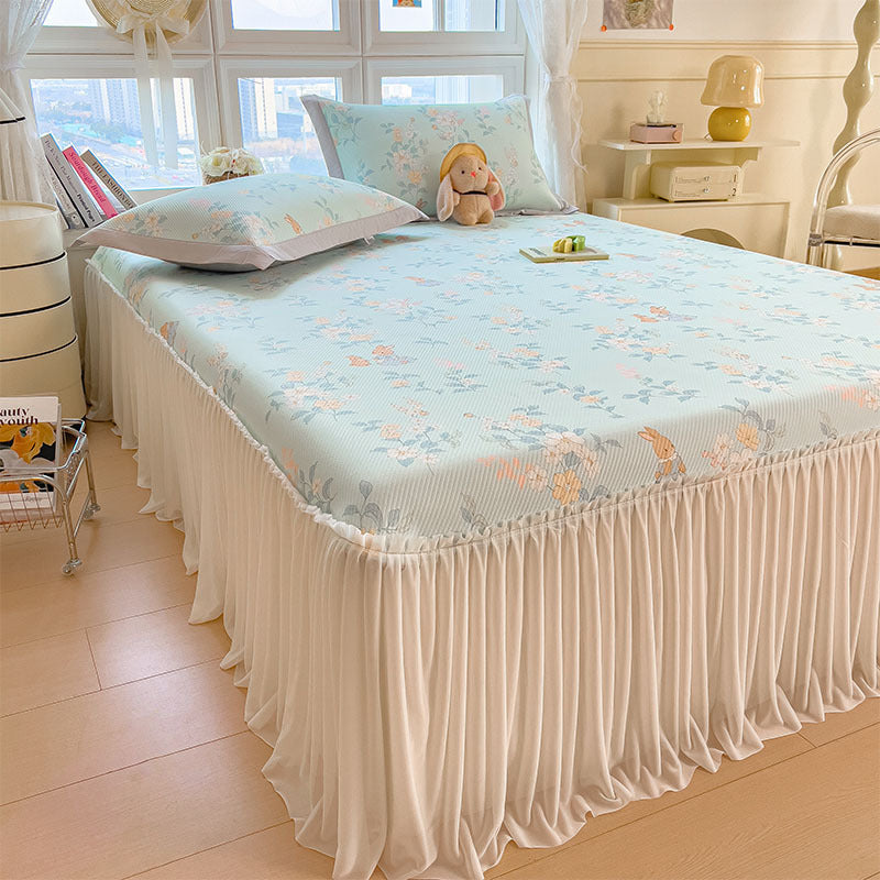 Women's elegant and decorative bedding throw set with cheerful floral pattern Kalsten