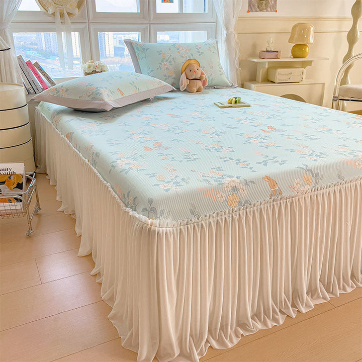 Women's elegant and decorative bedding throw set with cheerful floral pattern Kalsten
