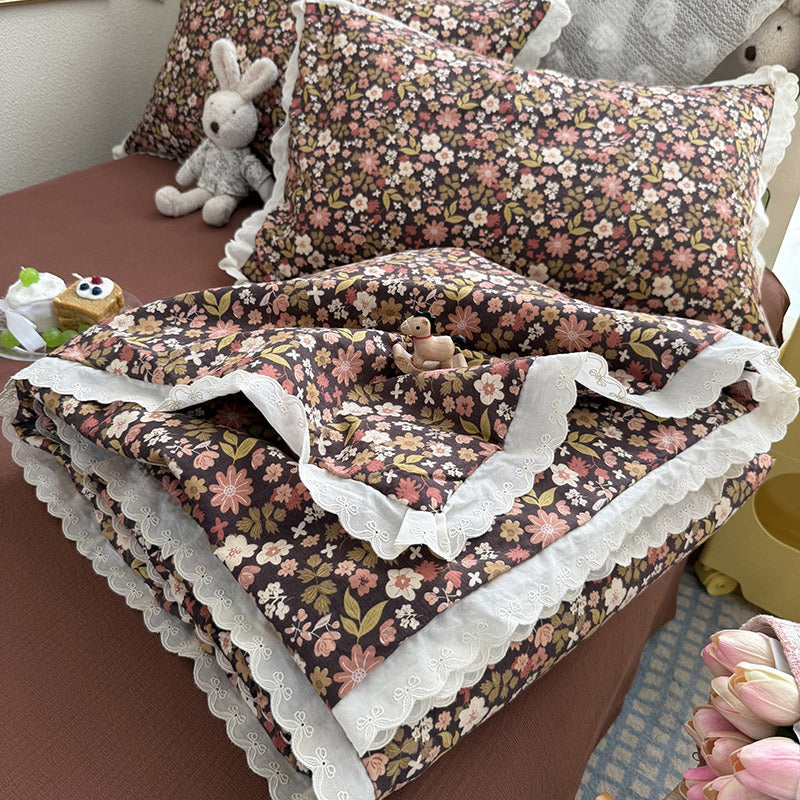 Women Cozy Bedspread with Playful Floral Pattern Kalsten