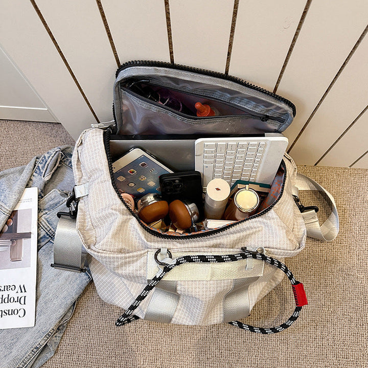 Stylish sports bag with adjustable shoulder strap Kalsten