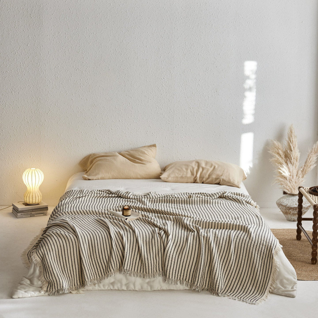 Ladies elegant and airy bedspread made of high-quality cotton Kalsten