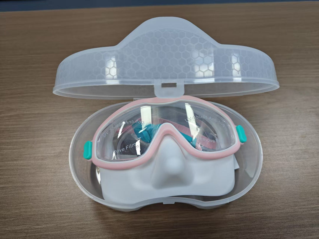 Swimming mask with adjustable comfort and clear field of vision Kalsten