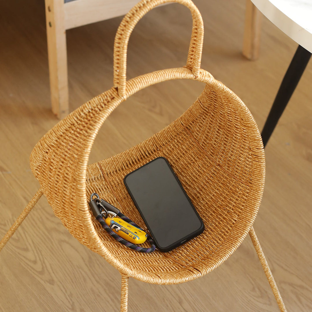 Unisex design basket with curved shape and ergonomic carry handle Kalsten