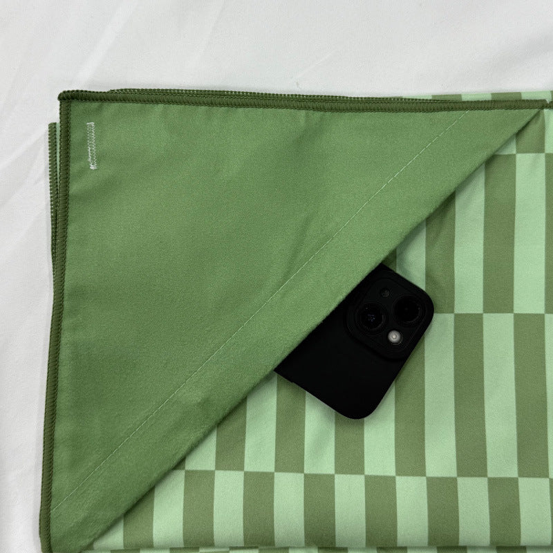 Beach towel with modern striped design Kalsten