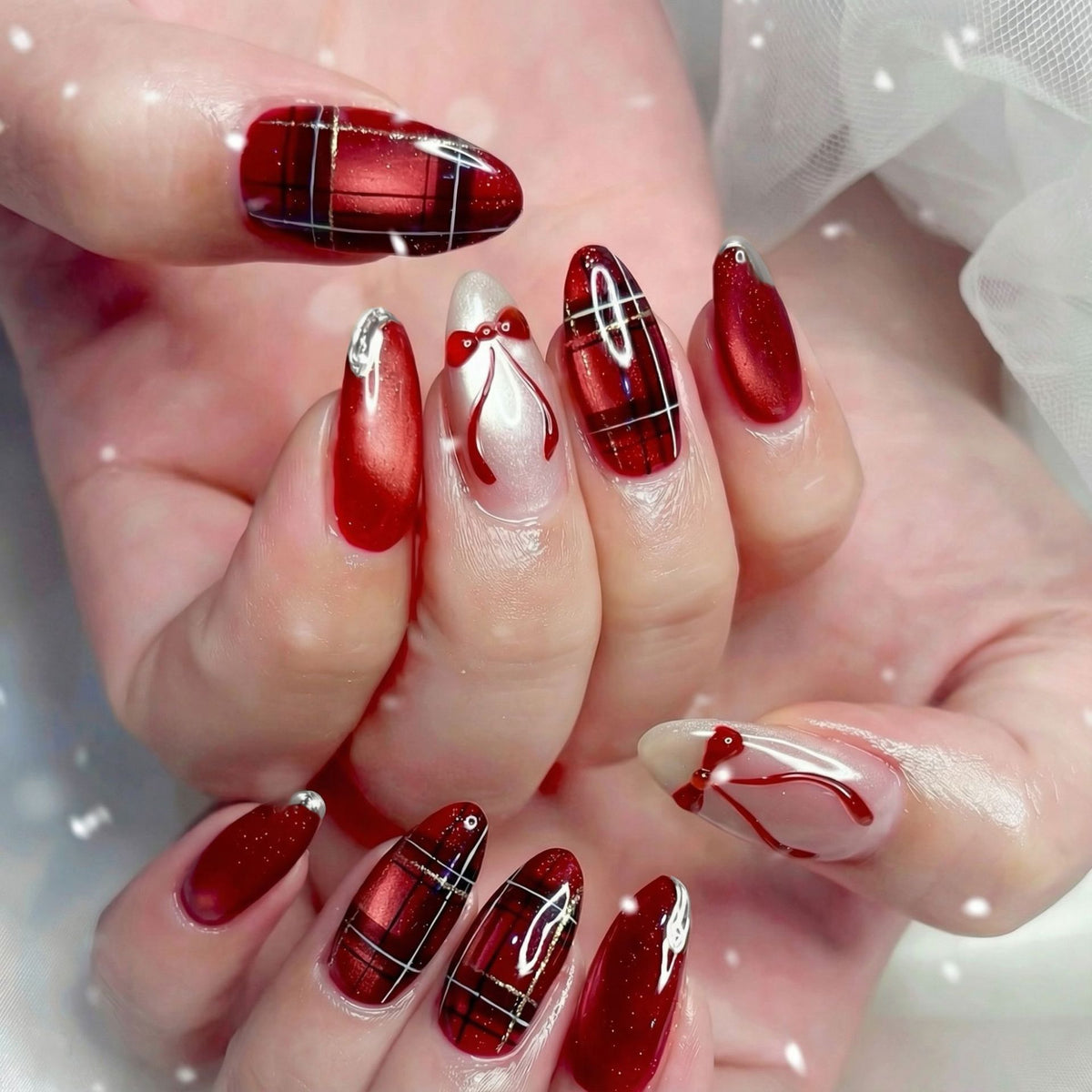 Artificial nail set with elegant rose and gold embellishments Acalora
