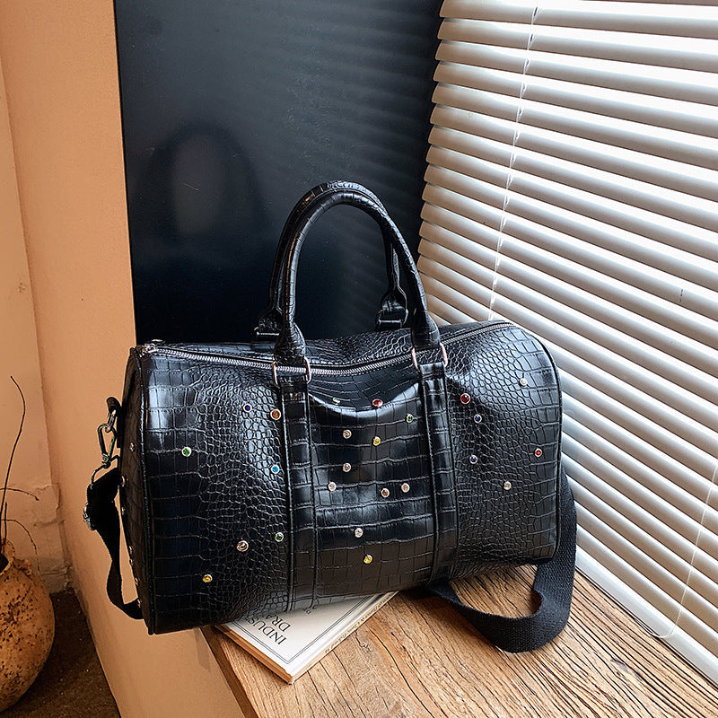 Fashionable travel bag with structured surface and versatile interior Kalsten