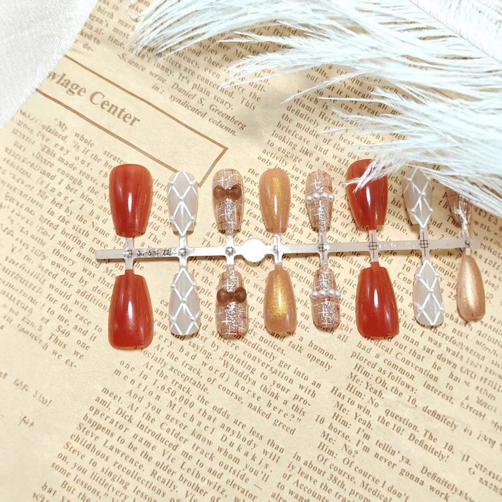 Artificial nails with elegant pearl decorations Kalsten