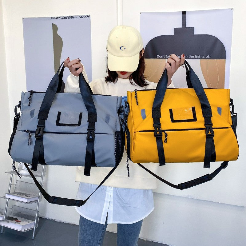 Sporty travel bag with innovative carrying system and durable material Kalsten
