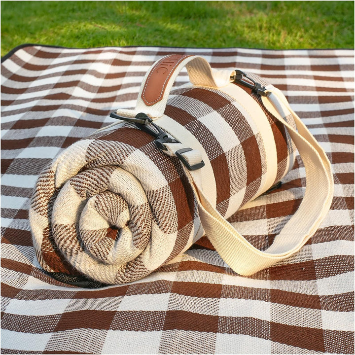Unisex practical picnic blanket with carrying handle and water-repellent surface Kalsten