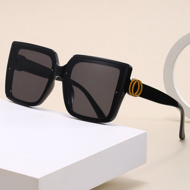 Women's square sunglasses with unique tire element Kalsten