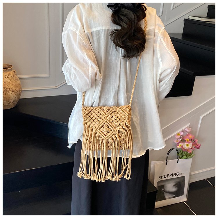 Macrame shoulder bag with fringed accents Kalsten