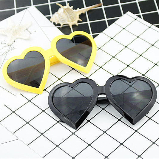 Women's Heart-Shaped Sunglasses in Modern Design Kalsten