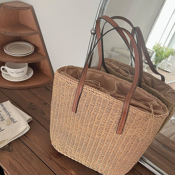 Spacious straw bag with sustainable leather handles Kalsten