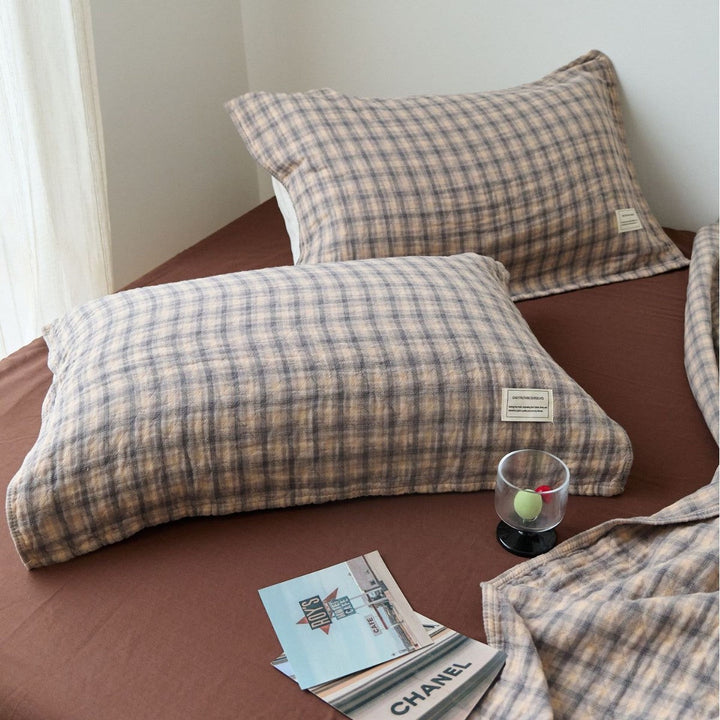 Women's pillowcase with delicate floral motif Kalsten
