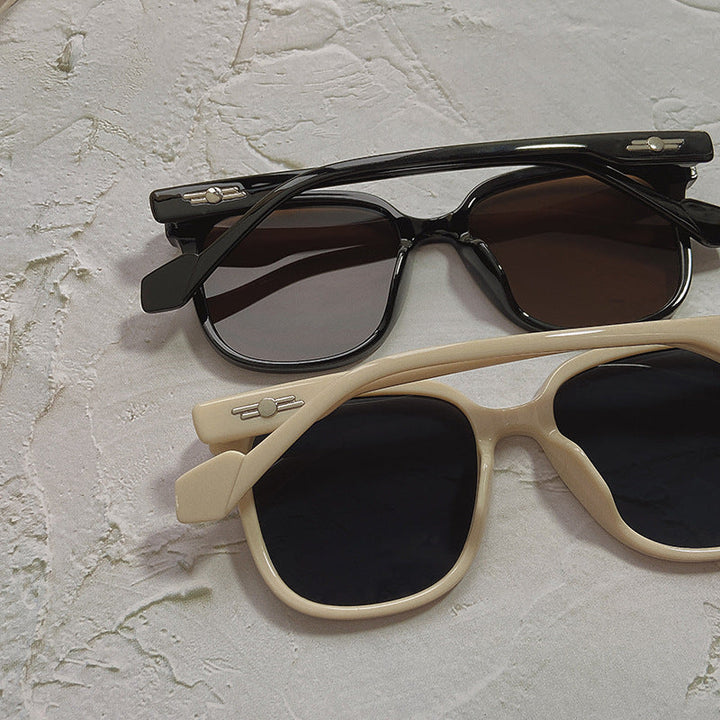 Fashionable Oversized Sunglasses in Contemporary Design Kalsten