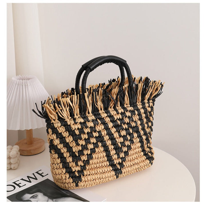Stylish straw bag with eye-catching pattern Kalsten