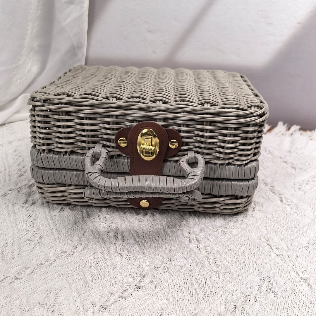 Women elegant handbag made of woven material Kalsten