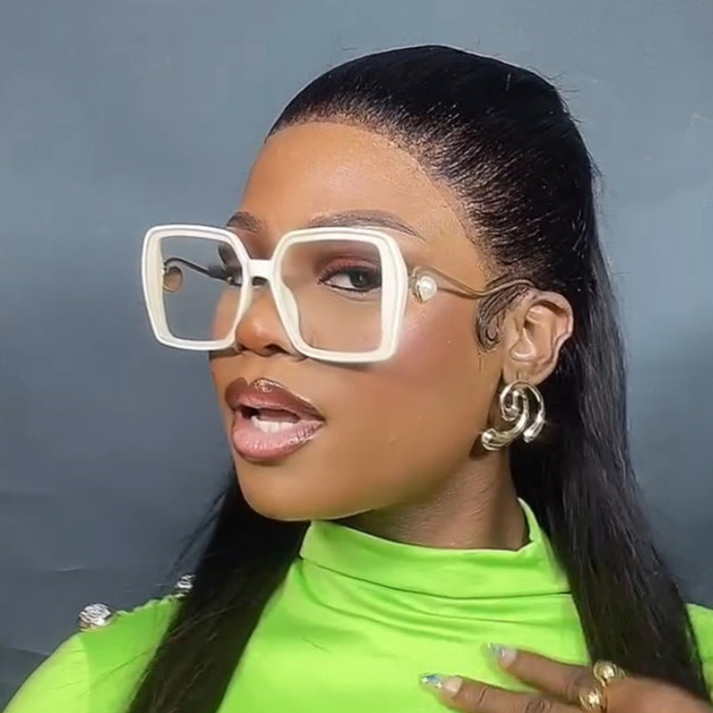 Women's fashionable square glasses with elegant metal frame and unique accents Kalsten
