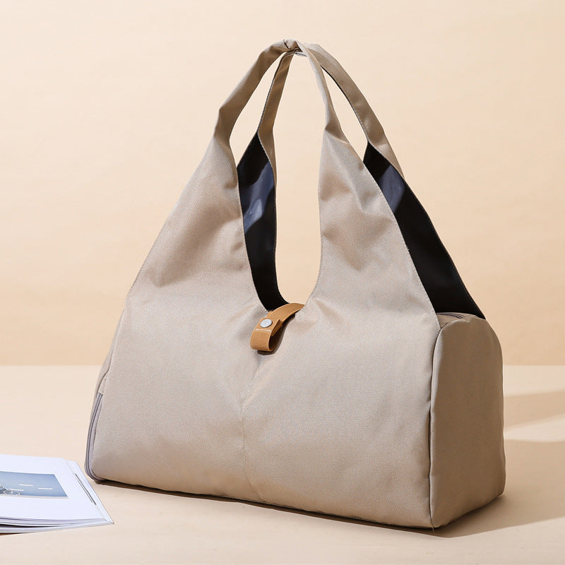 Comfortable tote bag with innovative shape and adjustable carrying handle Kalsten