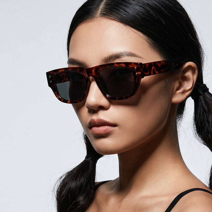 Women's fashionable sunglasses in trendy rectangle design Kalsten