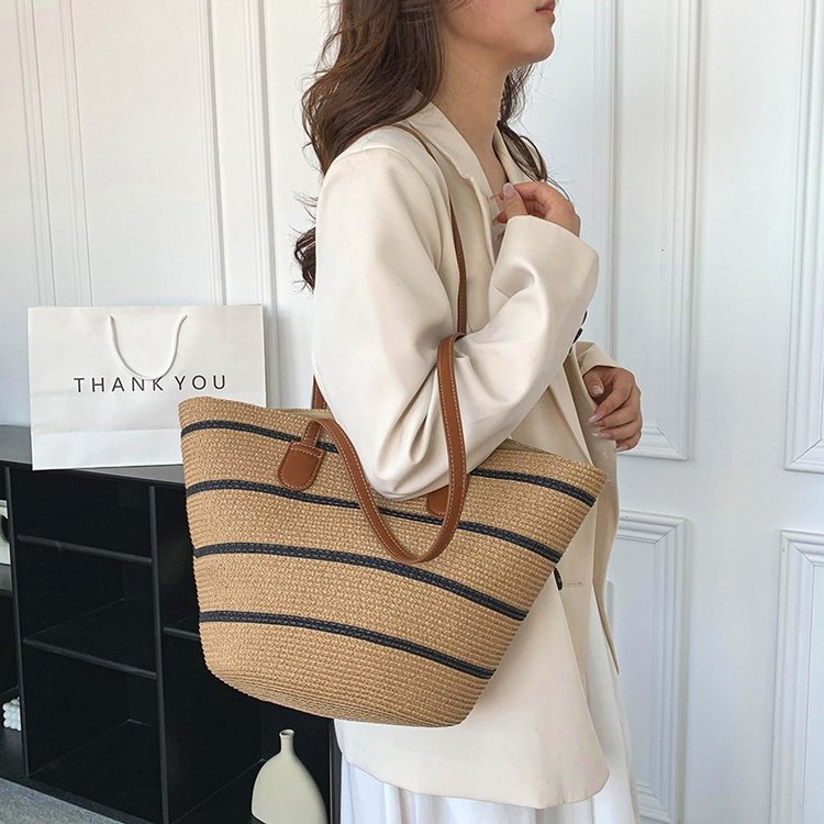 Elegant and Versatile Beach Bag with Leather Handles Kalsten