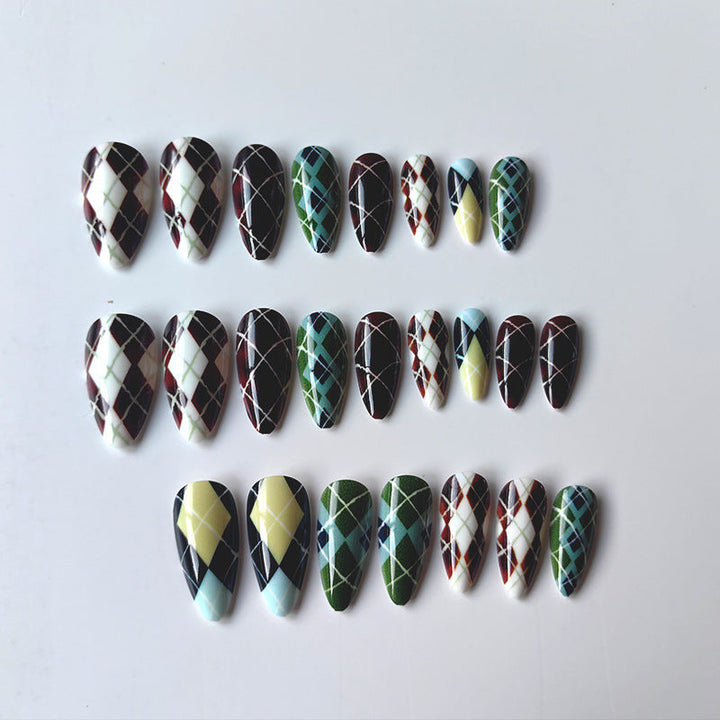 Artificial nails in elegant check pattern Kalsten