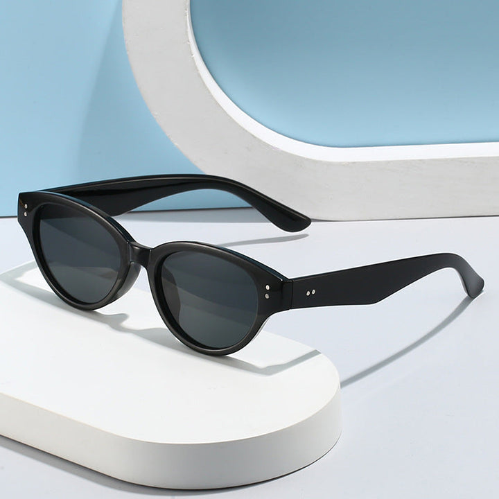 Women Cat-Eye Sunglasses with retro-inspired frame structure Kalsten