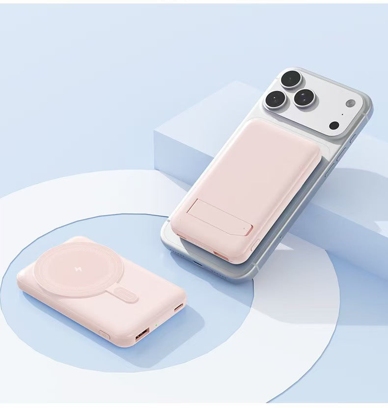 Power bank with wireless charger by Kalsten