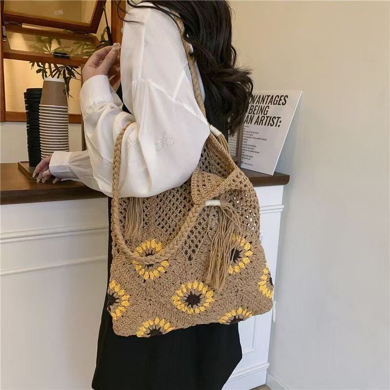 Stylish and Spacious Shopping Bag Kalsten