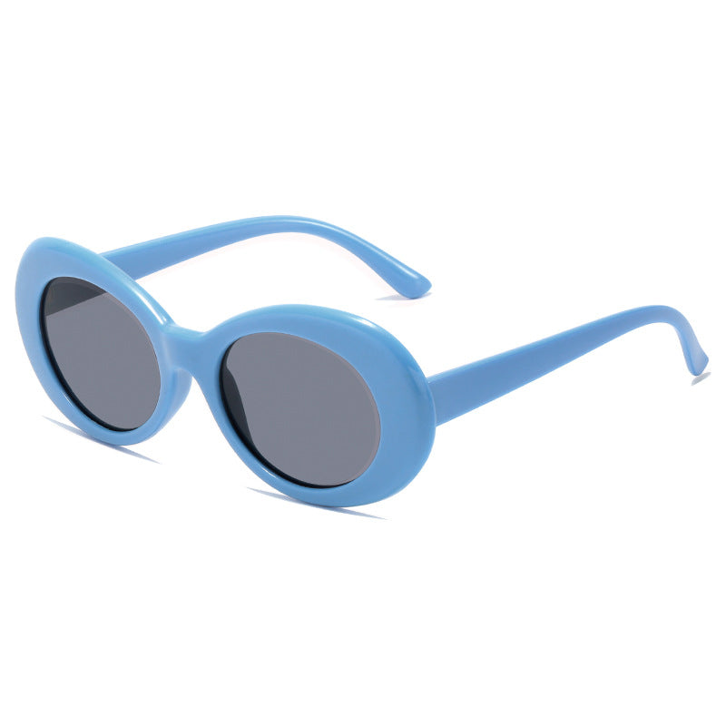 Ladies retro-inspired sunglasses with an elegant, oval frame Kalsten