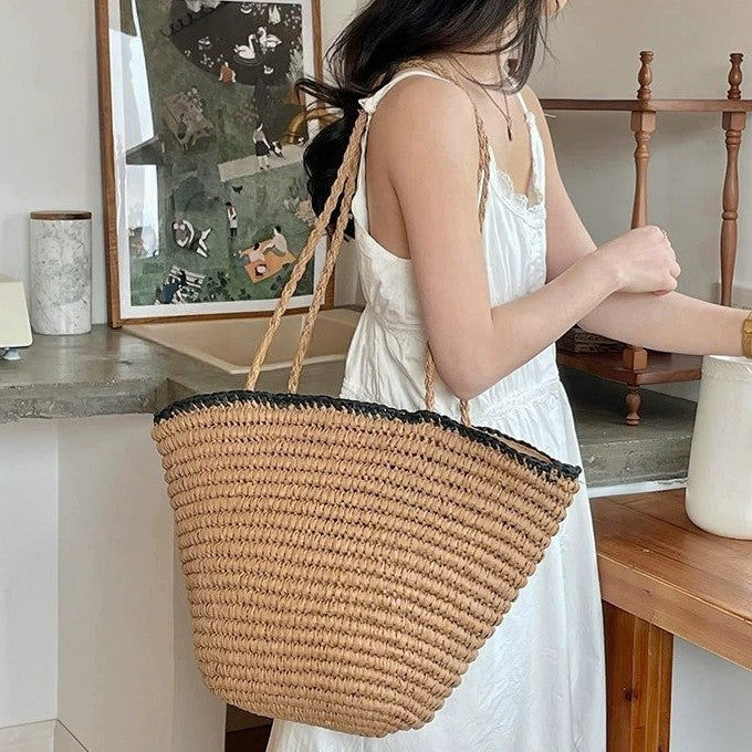 Handmade beach bag with wide bottom and sturdy handle Kalsten