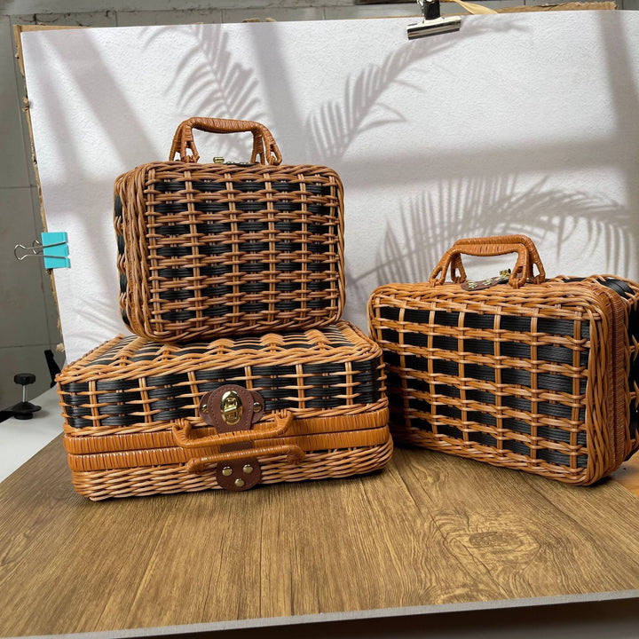 Women stylish picnic basket Kalsten