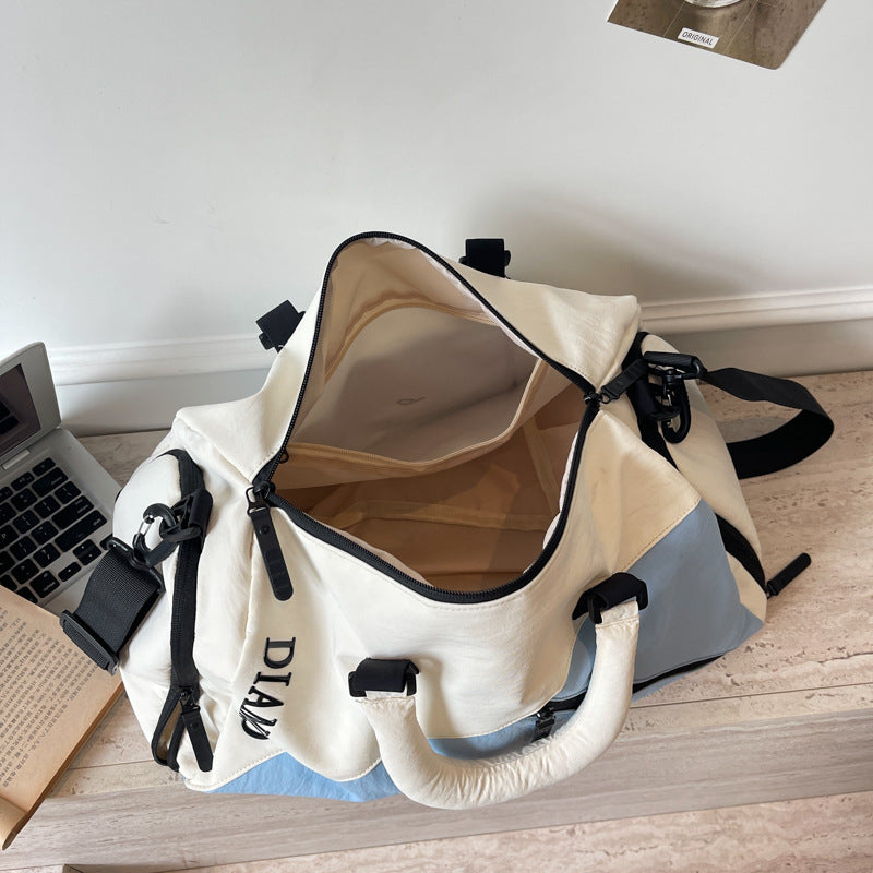 Sporty travel bag with various compartments and durable material Kalsten
