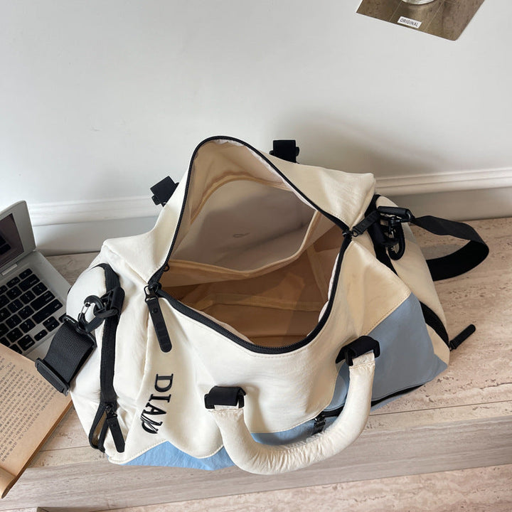 Sporty travel bag with various compartments and durable material Kalsten