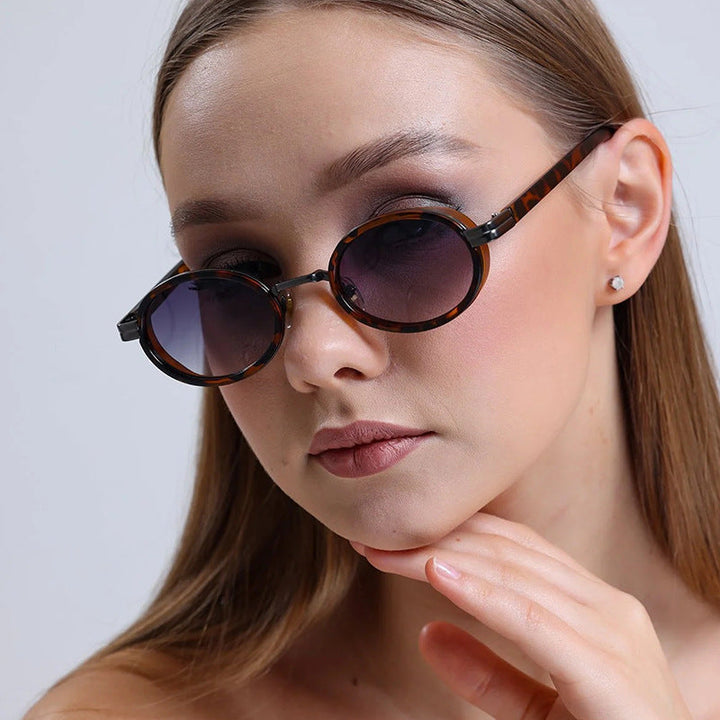 Women's round sunglasses with lightweight lenses and gold accents Kalsten