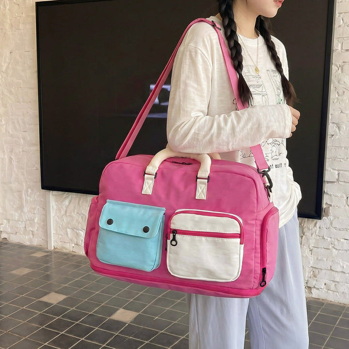 Sporty travel bag with multiple pockets and adjustable shoulder strap Kalsten