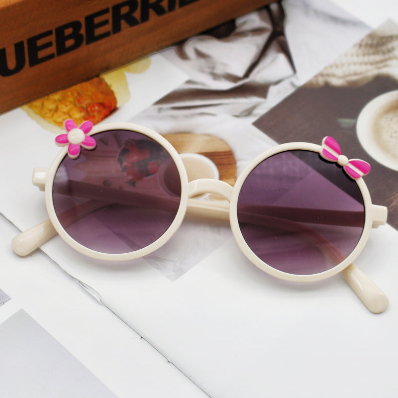 Ladies sunglasses with playful floral accents Kalsten