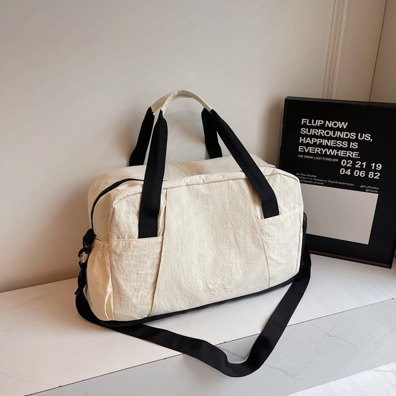Sporty travel bag with innovative storage Kalsten