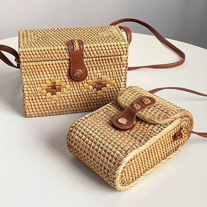 Handcrafted tote bag made of braided rattan Acalora