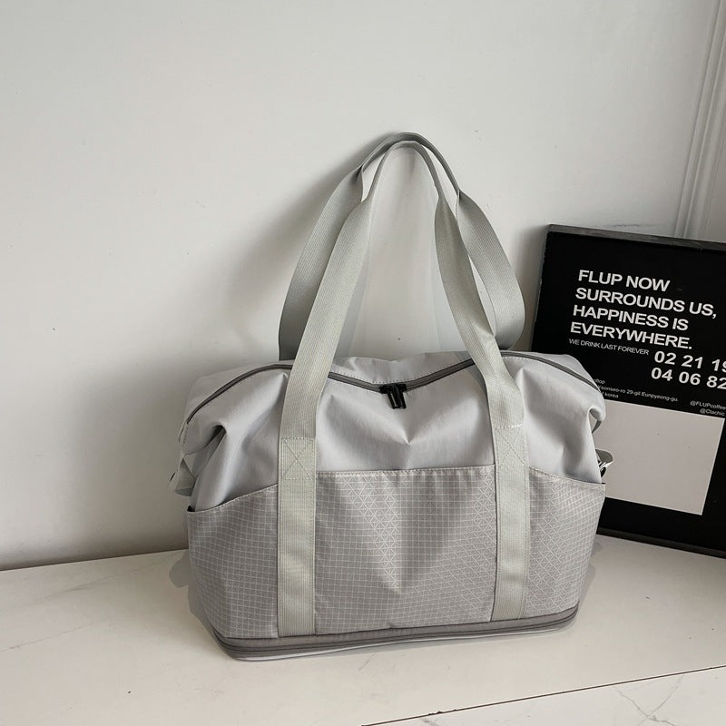 Multifunctional sports and travel bag with innovative compartment arrangement Kalsten