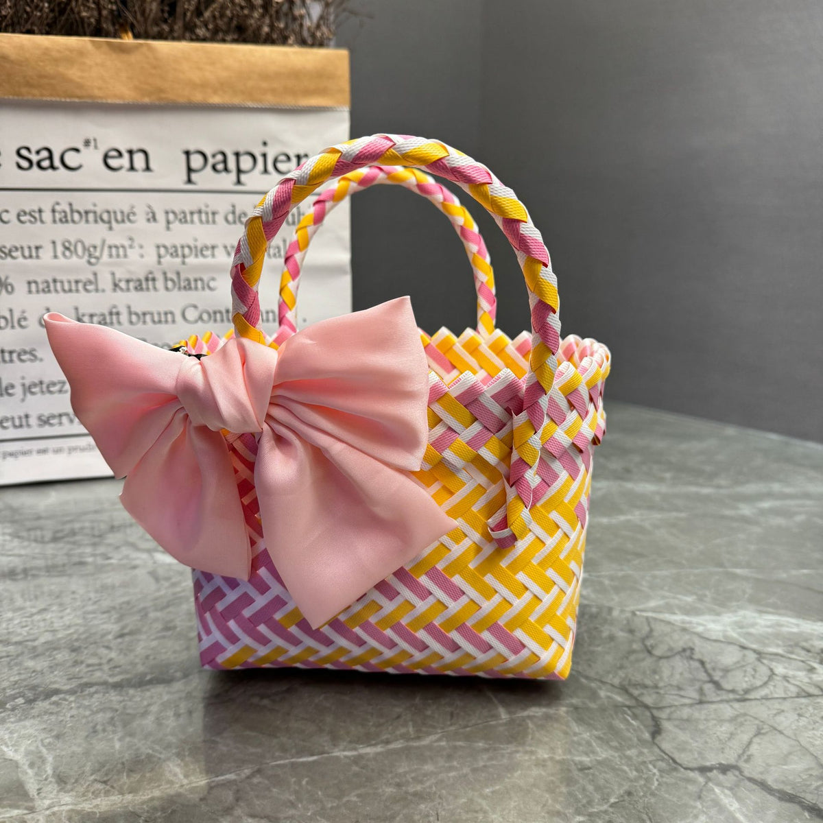 Playful basket bag with bow Acalora