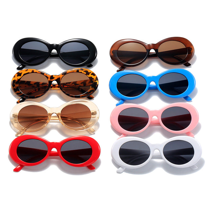 Ladies retro-inspired sunglasses with an elegant, oval frame Kalsten