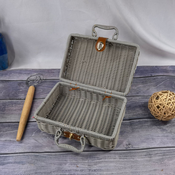 Women braided cosmetic and storage case Kalsten